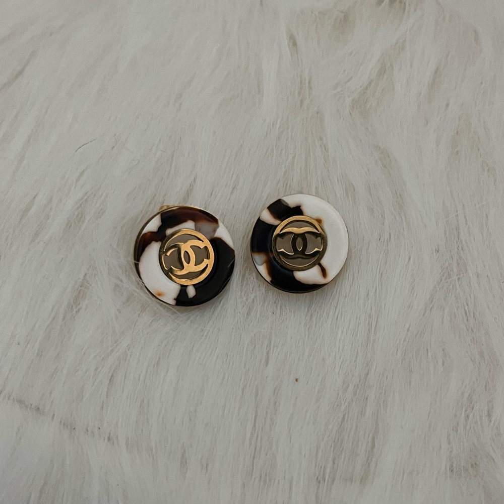 CC Tortoiseshell earrings